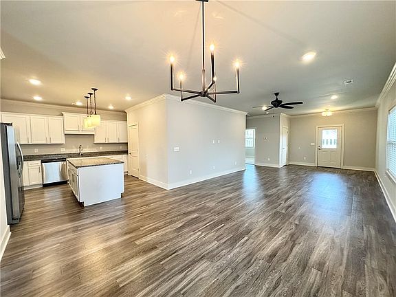 2nd image of 904 NE Heights Ln