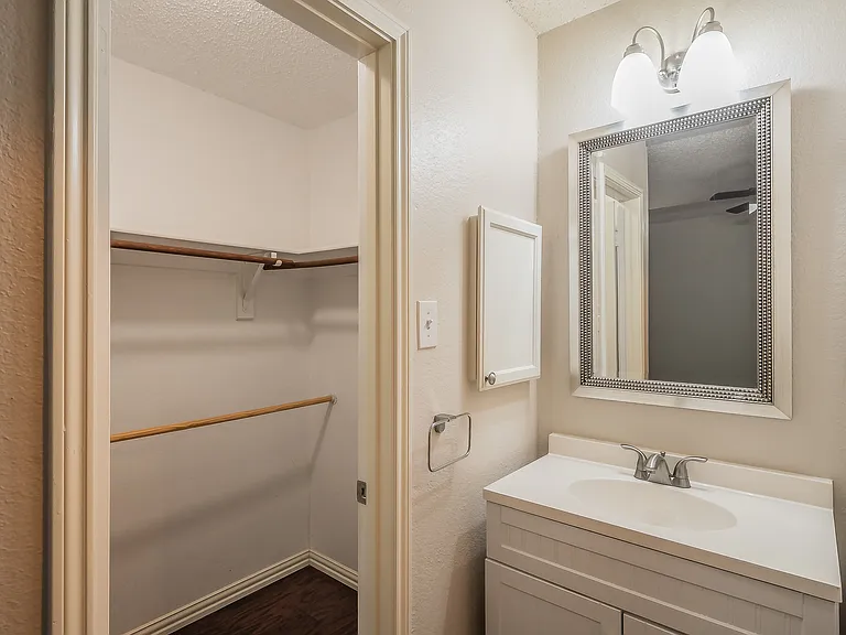 6402 Valleybrooke Ct — Photo 19