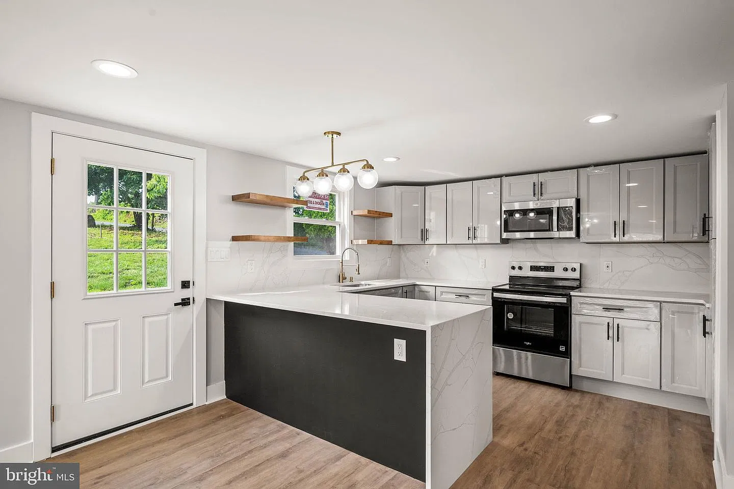 3 bed, 1300 sqft, $2,300 — Photo 1