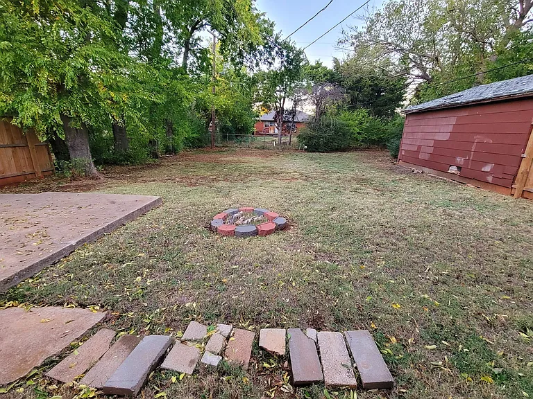725 NE 25th St — Photo 16