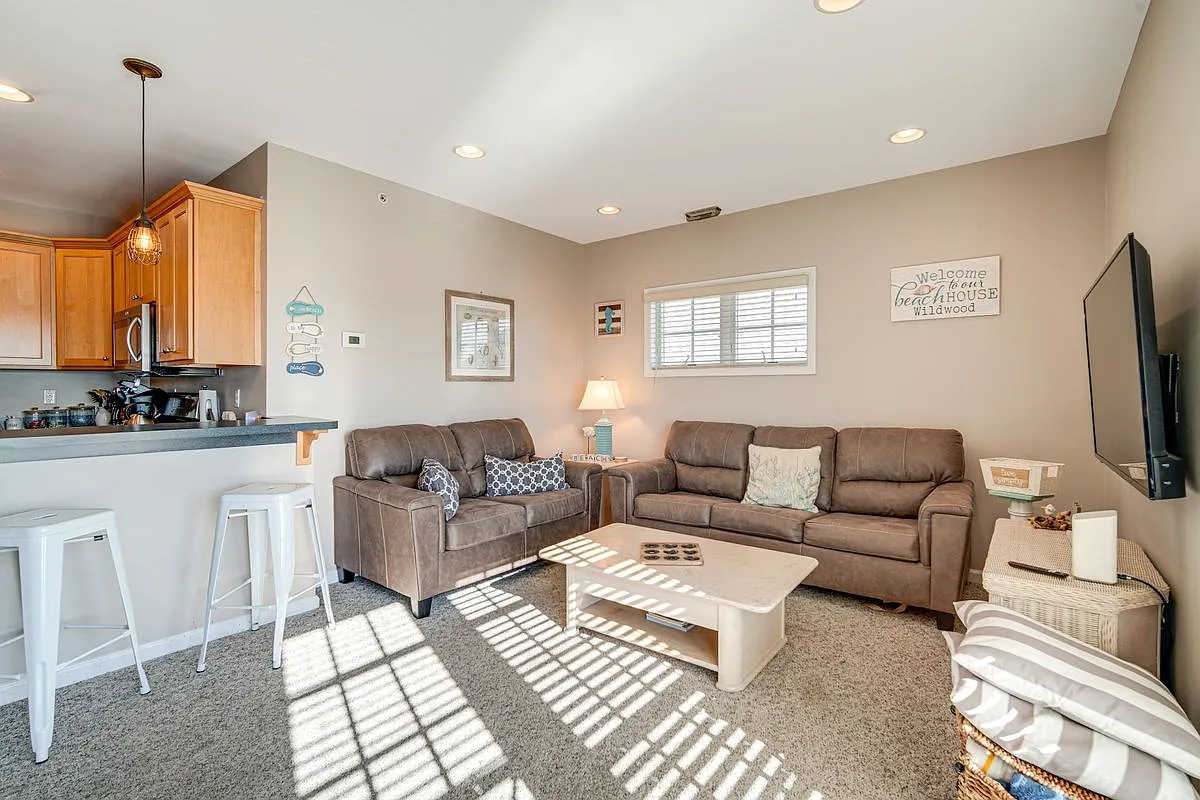 3 bed, 1255 sqft, $1,750 — Photo 3