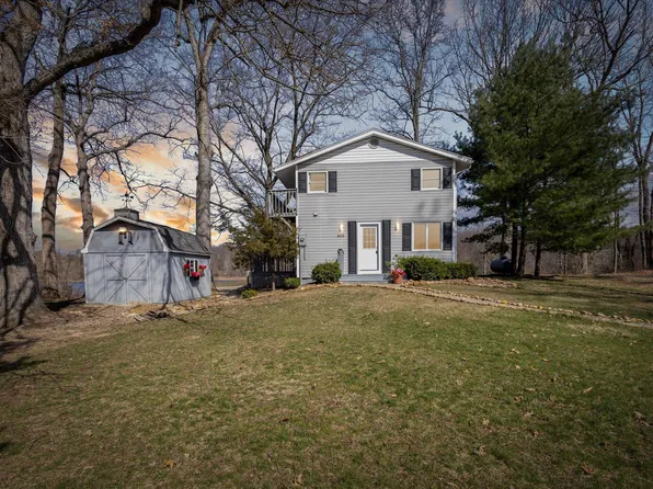 466 Swains Lake Dr, Concord, MI 49237