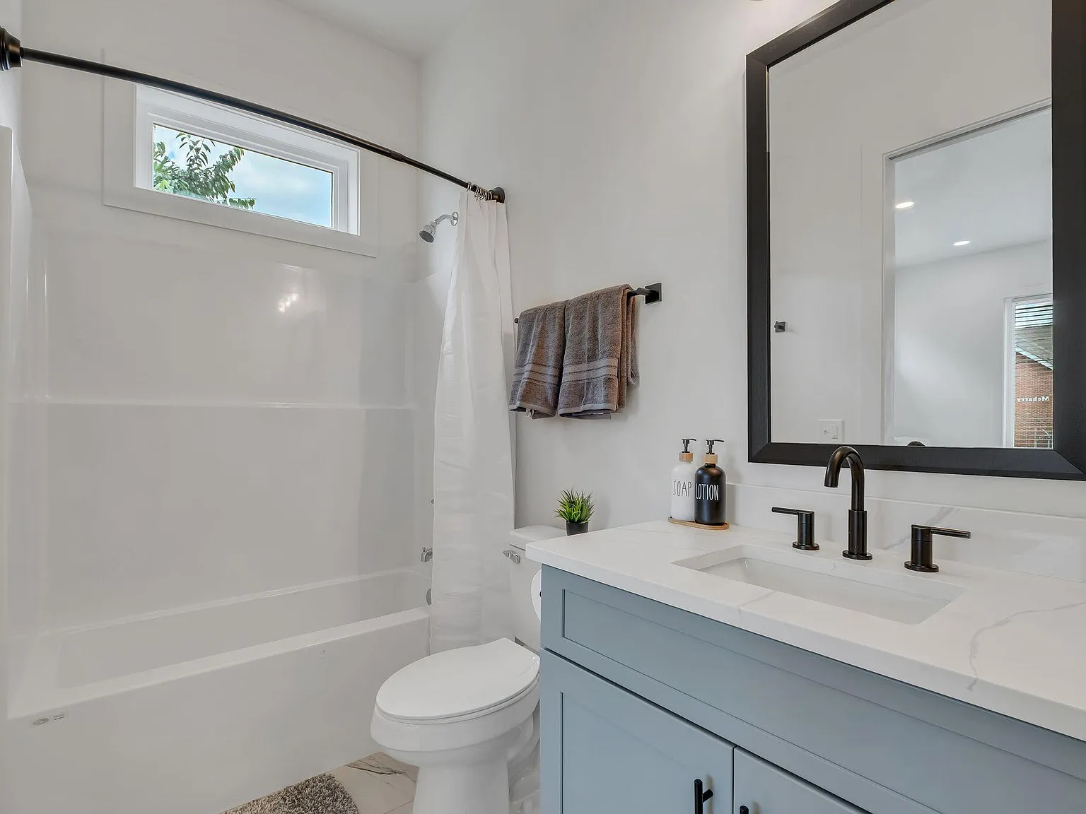 4 bed, 5.5 bath, 2350 sqft, $1,529 — Photo 3