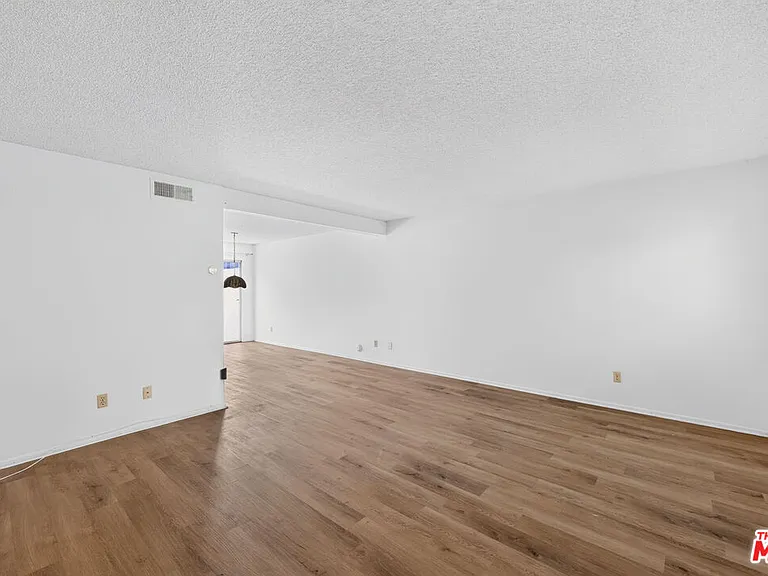 19221 Sherman Way #40 — Photo 4