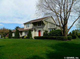 2 Old Kings Ln, Pittsford, NY 14534
