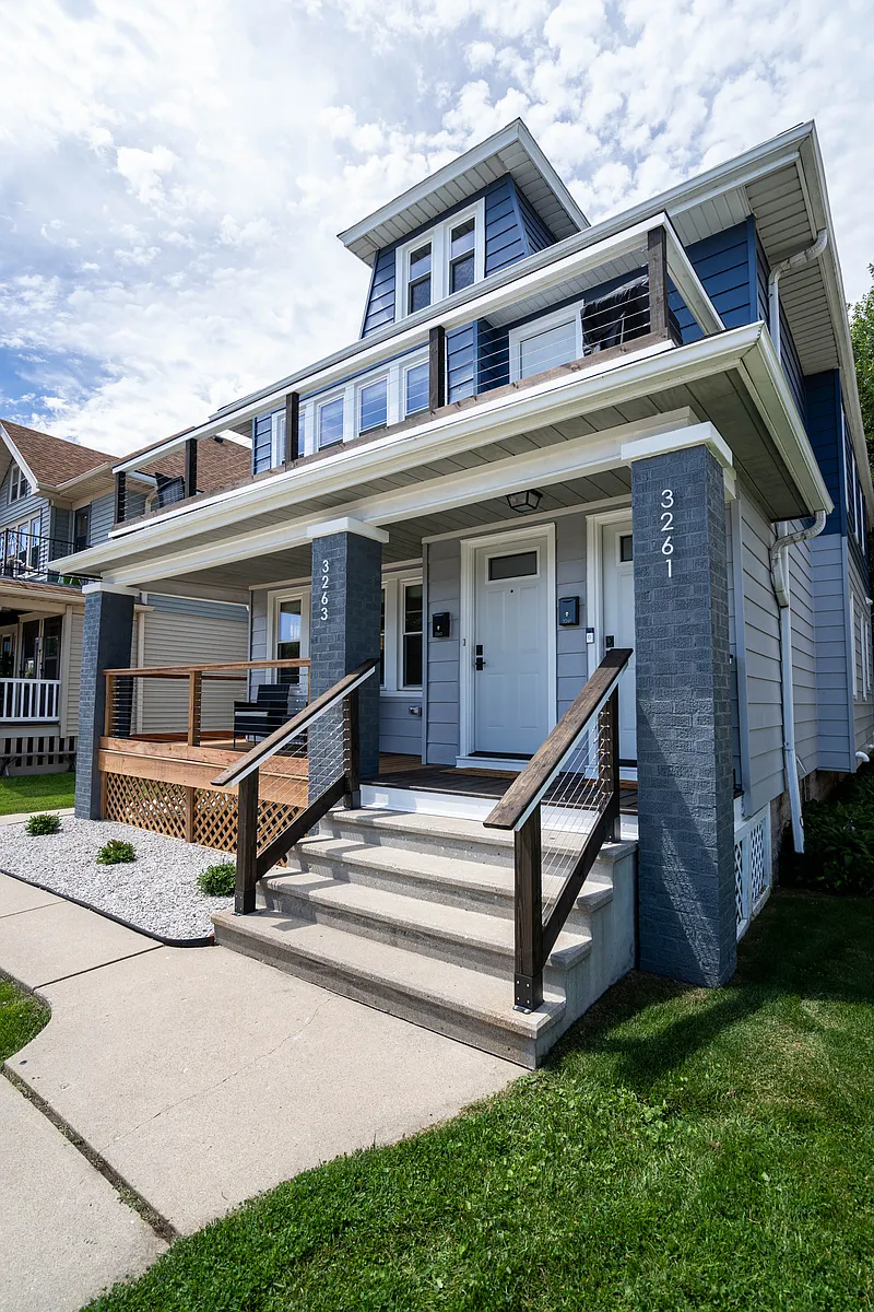 Front Porch - 3263 S Kinnickinnic Ave #3263