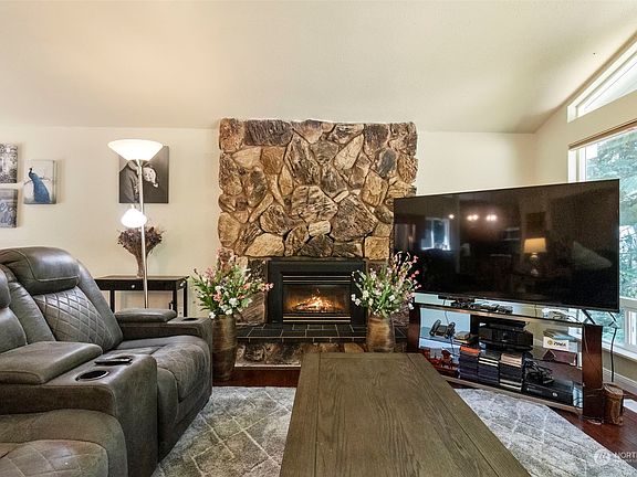 4th image of 6925 Royalwood Court SE