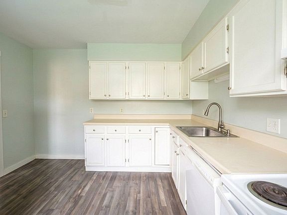 3rd image of 274 Parliament Cir