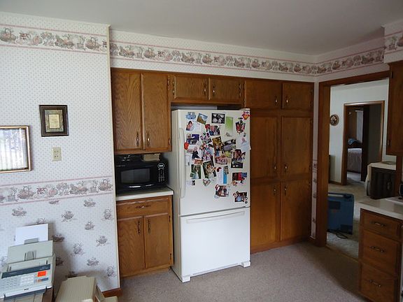 3rd image of 200 N High St