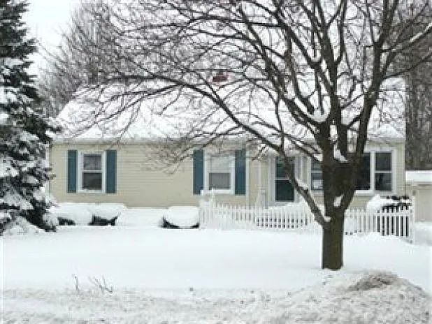 84 Sprague Rd photo 1