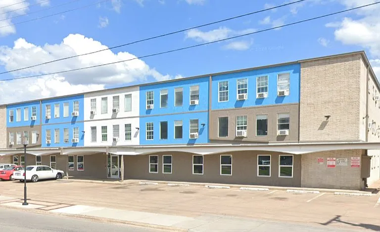 2700 Al Lipscomb Way #2700 — Photo 1