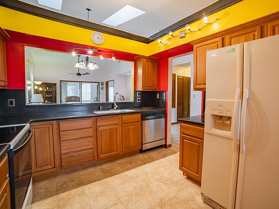 4th image of 3736 Sawgrass Dr