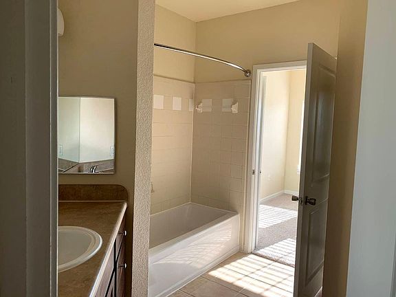 5th image of 12927 Sugar Run Dr #10401