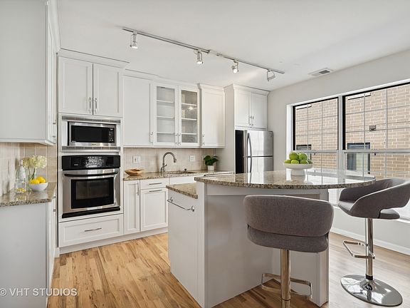 5th image of 1640 W Diversey Pkwy APT 6