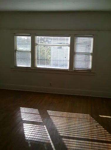 2209 E 10th St — Photo 7