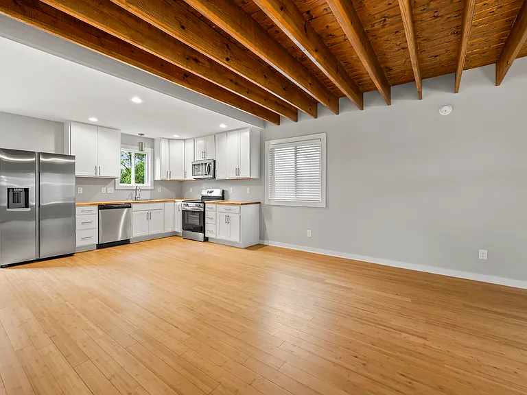 107 Lager Ln — Photo 6