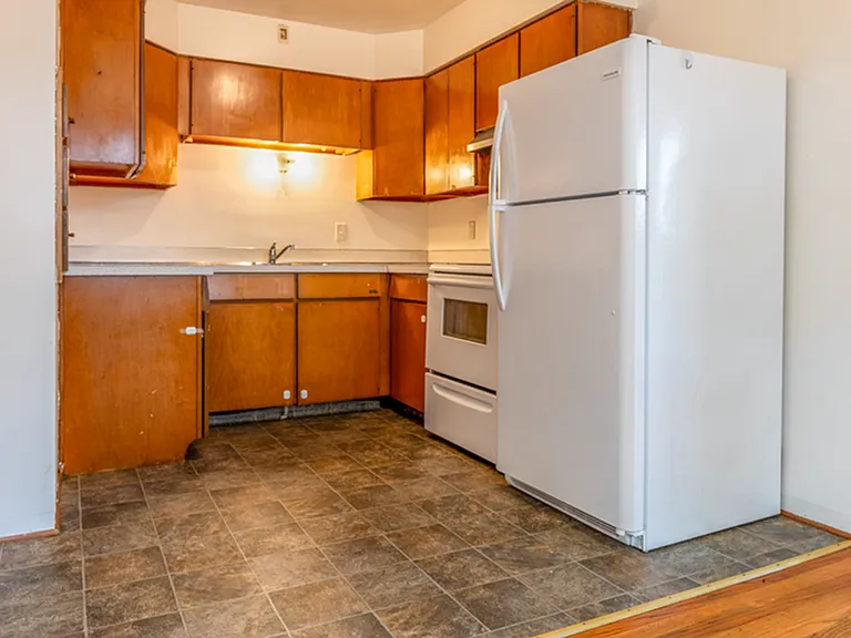 1313-03 Ruskin | Kitchen