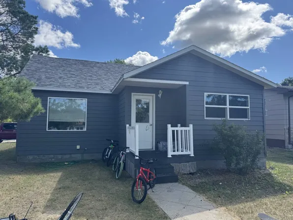 801 Nichol St, Bottineau, ND 58318