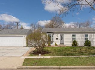 101 Elm Ln, Streamwood, IL 60107