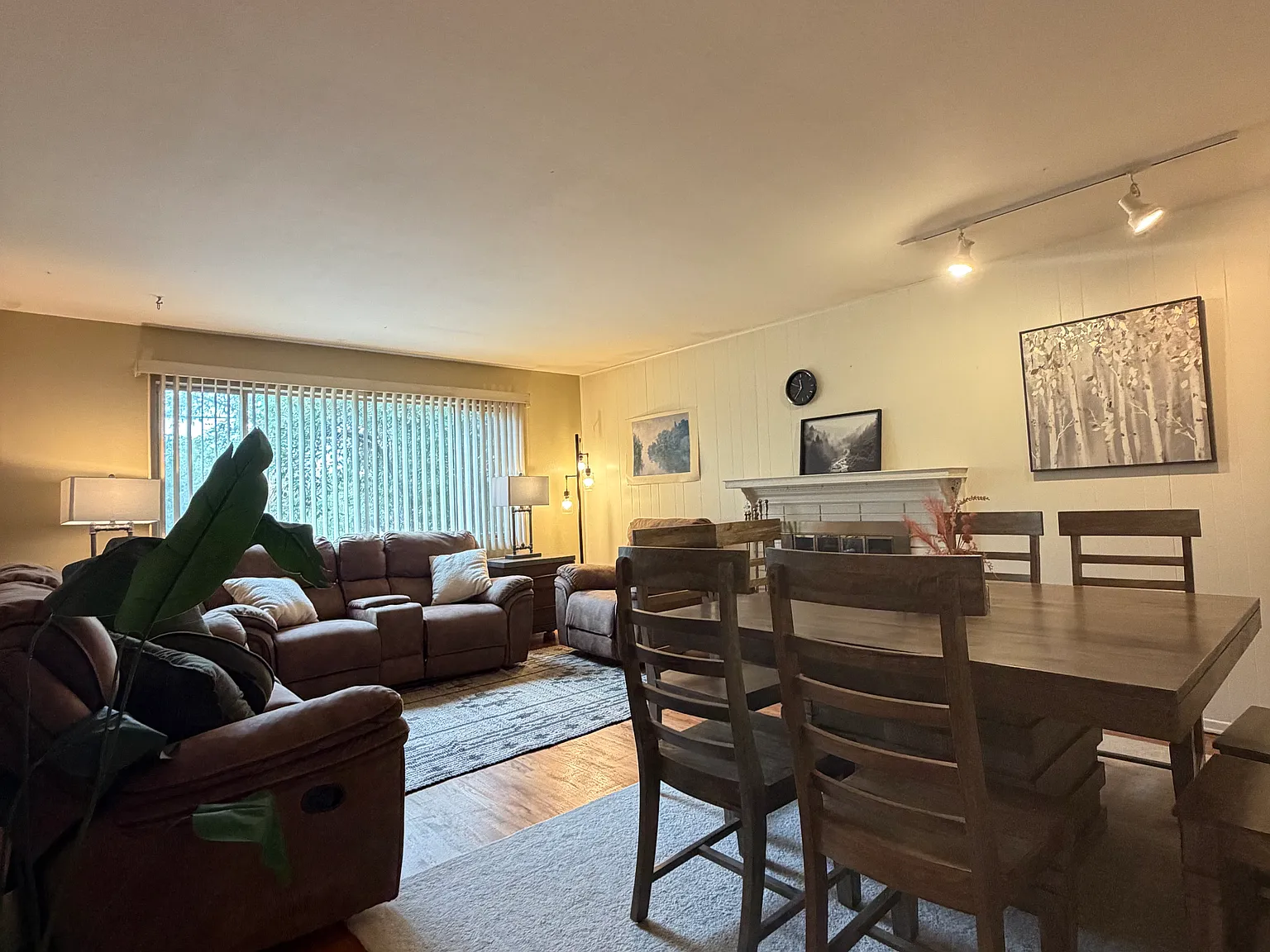 6 bed, 2828 sqft, $975 — Photo 2