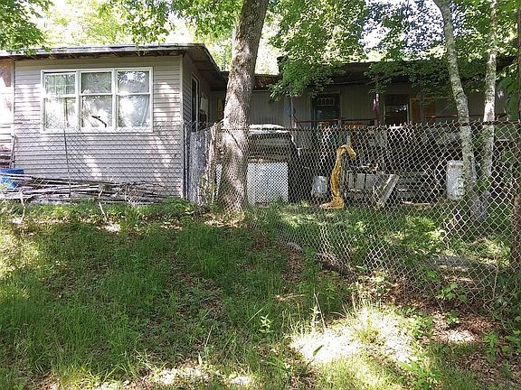3rd image of 560 River Rd