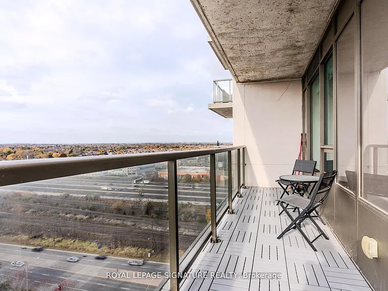 1215 Bayly St #Penthouse 206 — Photo 22
