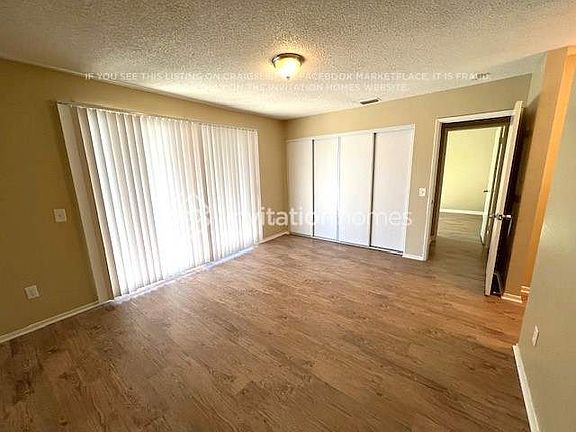 4th image of 25243 Hemlock Ave