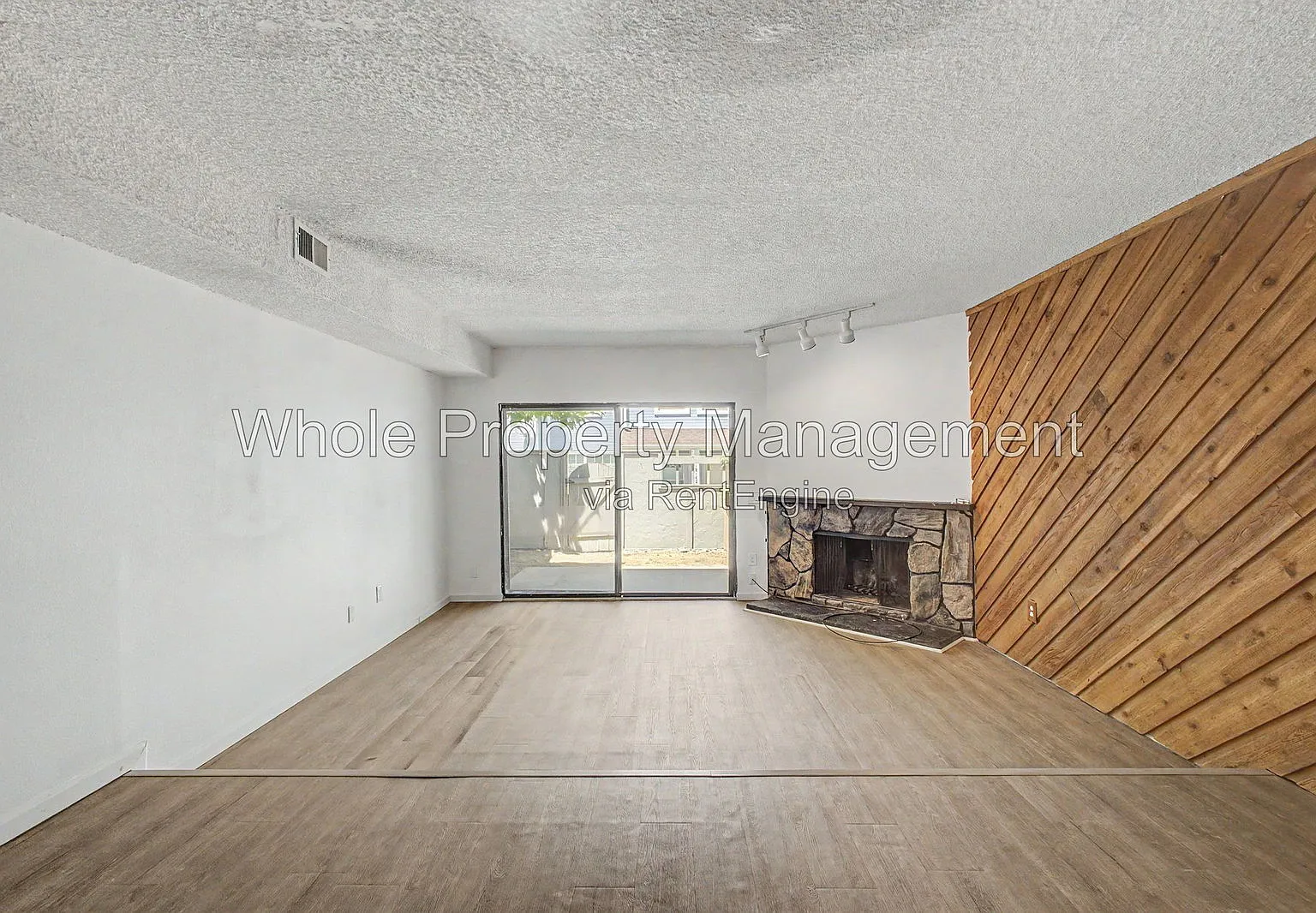 3 bed, 2.5 bath, 1334 sqft, $2,400 — Photo 4