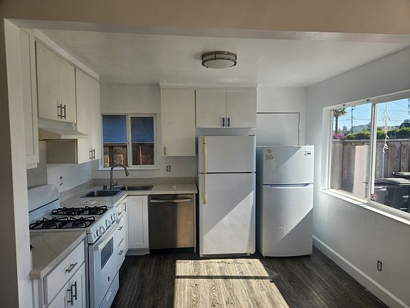 3rd image of 325 Pacific Ave