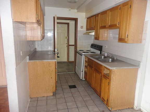 4th image of 13713 S Stewart Ave #13A1E