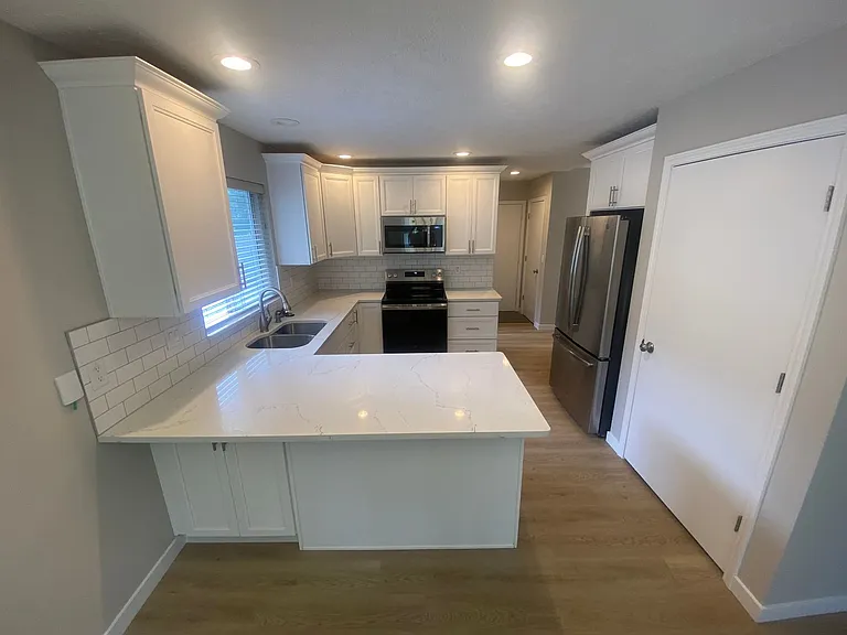 6926 N Old Fort Dr — Photo 4
