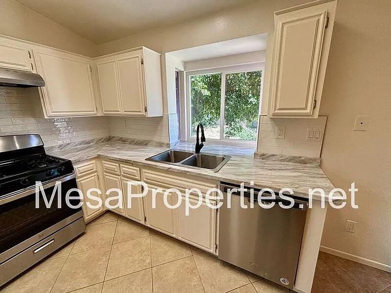 1412 Pace Ct — Photo 9