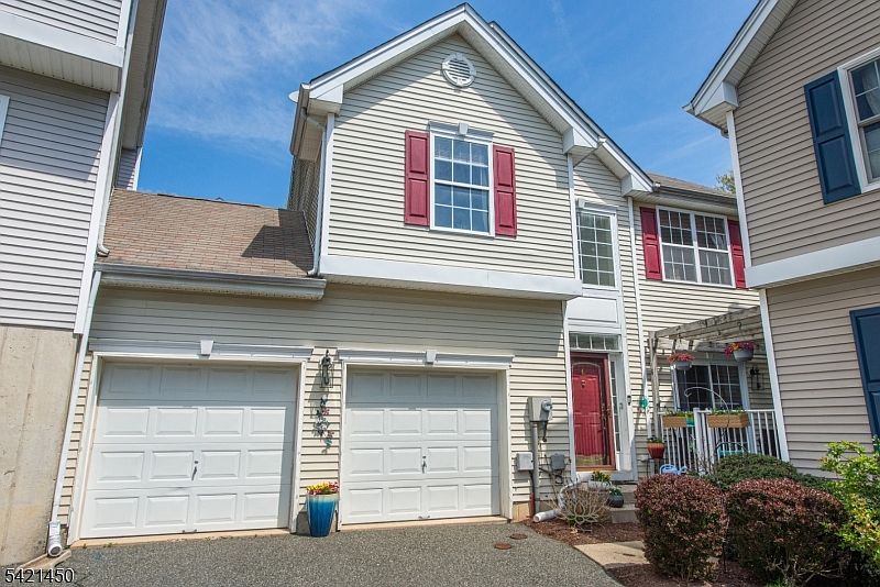 1st image of 6 Brock Ln