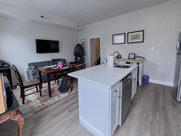 2037 Spring Garden St #3FF — Photo 4
