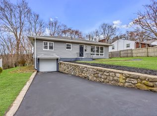 68 Pineridge Rd, Waterbury, CT 06706