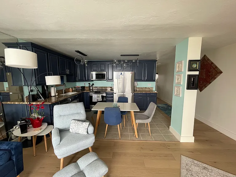 5015 Santa Cruz Ave #303 — Photo 9
