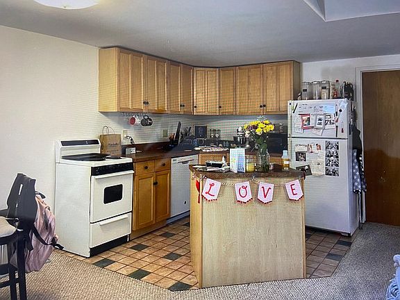 2nd image of 4 Stillwell Ln #A