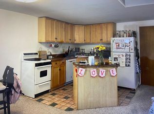 4 Stillwell Ln #D, Woodbury, NY 11797