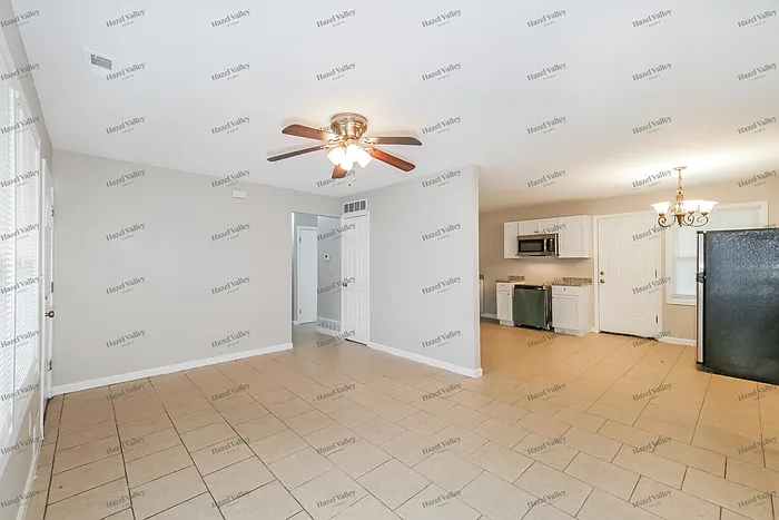 4 bed, 1.0 bath, 1176 sqft, $1,310 — Photo 4