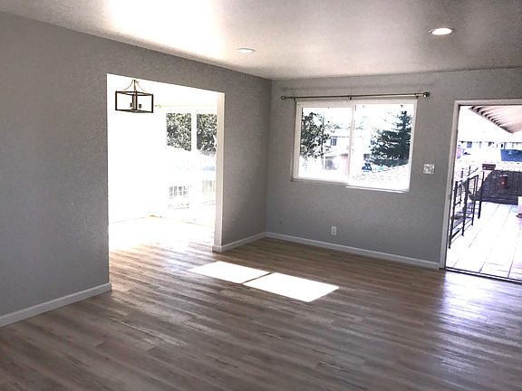 3rd image of 904 Teakwood Ct Suite 4