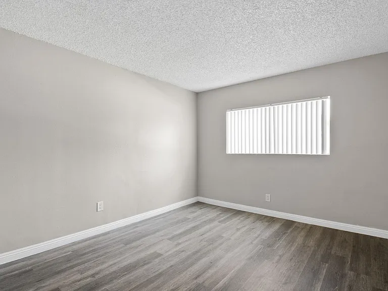 Mountain View Apartments — Photo 6
