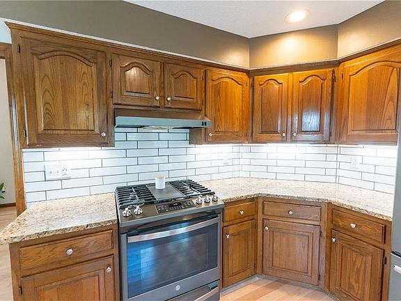 3rd image of 1616 NE Yorkshire Dr