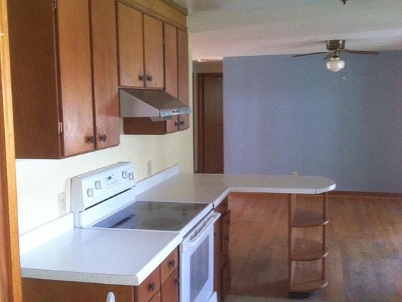 3rd image of 402 E Foster St