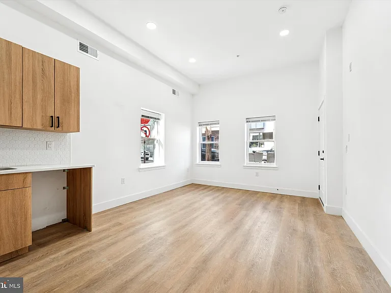 2424 W Thompson St #3 — Photo 6