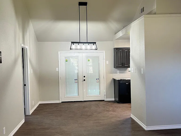 214 S Florence St — Photo 16