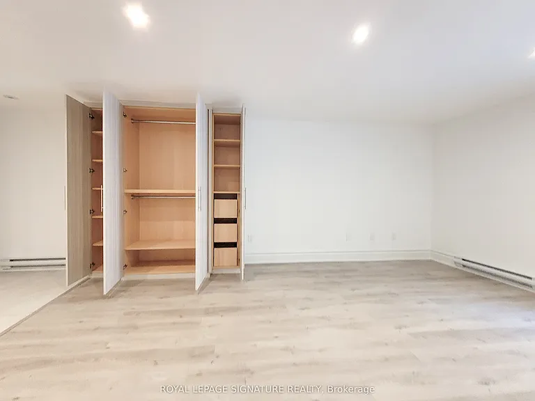 18 Coxwell Ave #LOWER — Photo 8