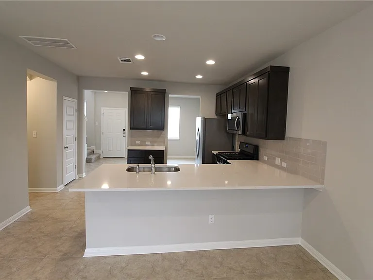 2028 Arendale Dr — Photo 3