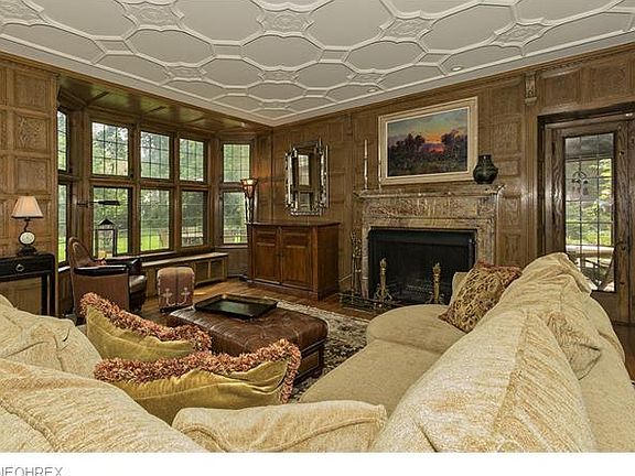 3rd image of 2569 Fairmount Blvd