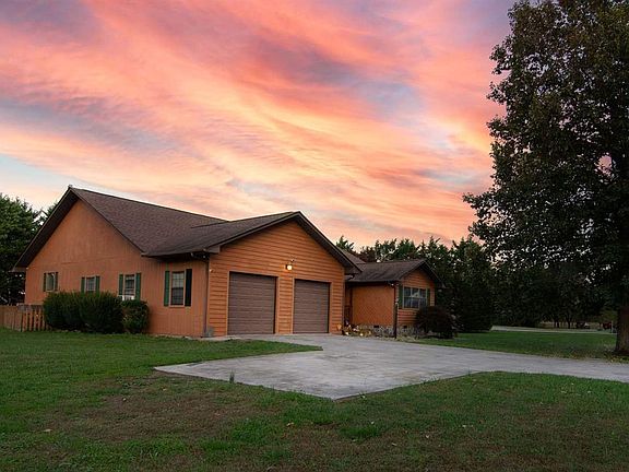 3rd image of 1012 Willow Oaks Cir
