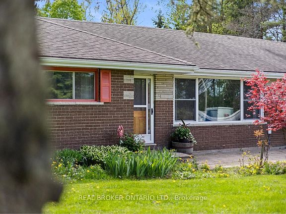 3rd image of 20286 Saint Andrews Rd
